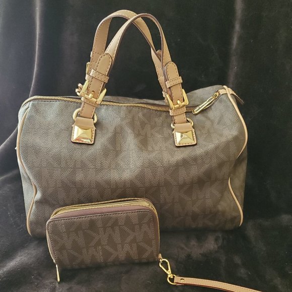 Michael Kors Grayson Handbag and Wristlet - Picture 2 of 9